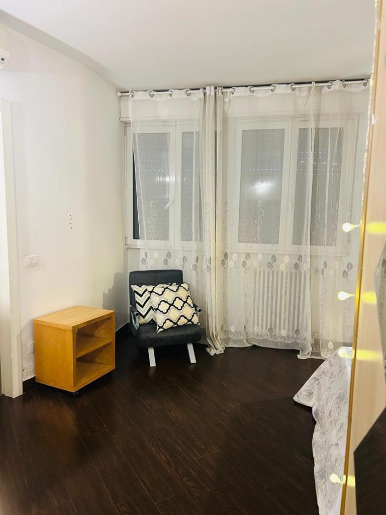 Easy Room Italy Prada Mailand Exterior foto