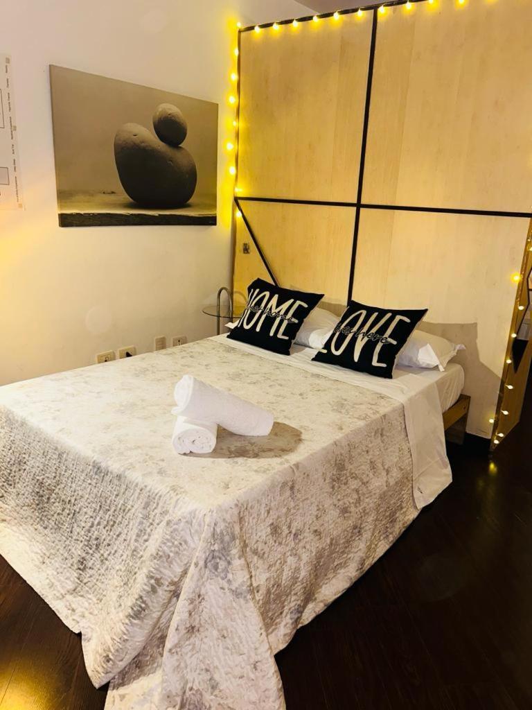 Easy Room Italy Prada Mailand Exterior foto